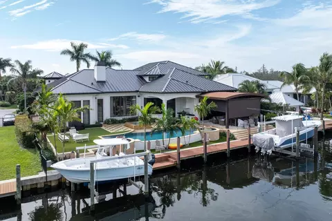2423 Bay Cir, Palm Beach Gardens, FL 33410