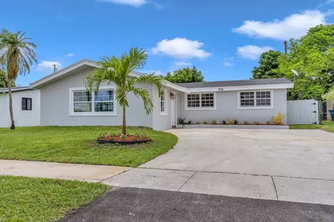 750 Gardenia Dr, Royal Palm Beach, FL 33411