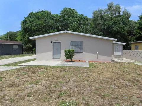 1613 NW 15th Ave, Fort Lauderdale, FL 33311