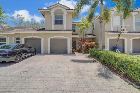 5460 NW 90th Ter, Sunrise, FL 33351