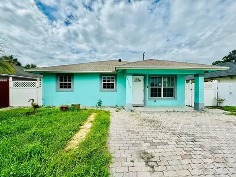 4904 Dillon St, Greenacres, FL 33463
