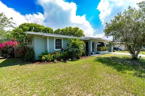 102 SW Lakehurst Dr, Port Saint Lucie, FL 34983