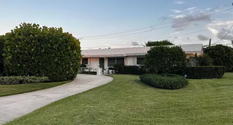 7990 W W Lk, Lake Clarke Shores, FL 33406