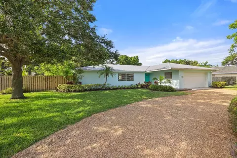 8 Palmetto Way, Tequesta, FL 33469