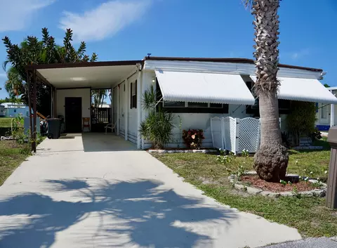64 SE Spanish Way, Port Saint Lucie, FL 34952