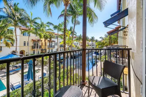 809 Estancia Way, Boynton Beach, FL 33435