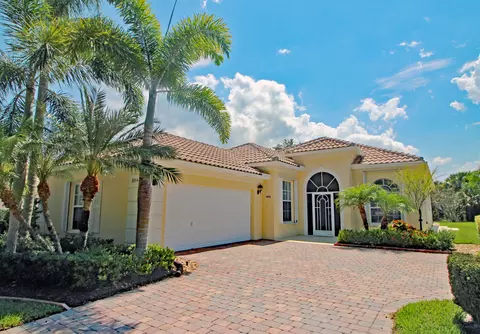 8844 SE Retreat Dr, Hobe Sound, FL 33455