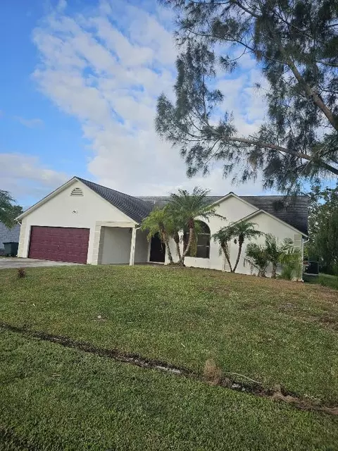 1934 SE Cheltenham St, Port Saint Lucie, FL 34983