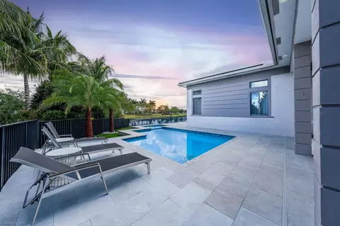 10693 N Lago Vista Cir, Parkland, FL 33076