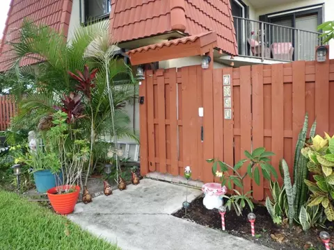 3840 Victoria, West Palm Beach, FL 33406