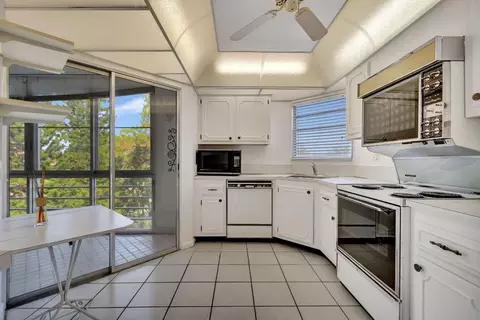 3810 Via Poinciana #502, Lake Worth, FL 33467
