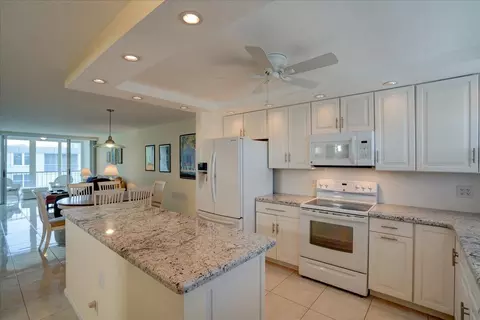 2006 S Federal Hwy #G407, Boynton Beach, FL 33435