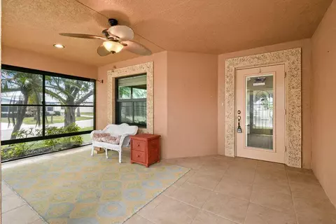 2 Guava Ln, Port Saint Lucie, FL 34952