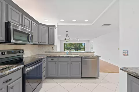 2916 SW 22nd Cir #202F, Delray Beach, FL 33445