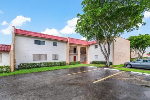 124 Lake Carol Dr, West Palm Beach, FL 33411