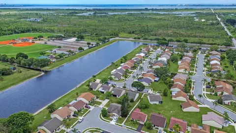 2229 SE Brekenridge Cir, Port Saint Lucie, FL 34952