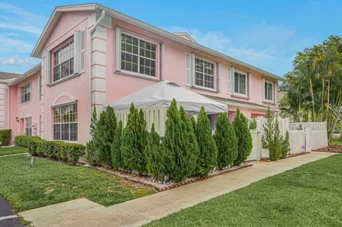 231 Foxtail Dr #H, Greenacres, FL 33415