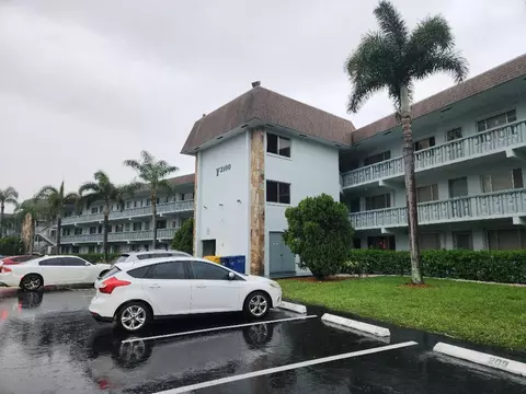 2100 Springdale Blvd #305, Palm Springs, FL 33461