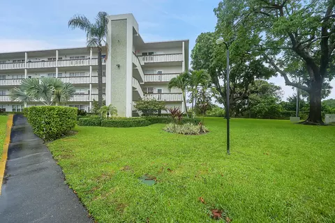 240 Southampton B #240, West Palm Beach, FL 33417