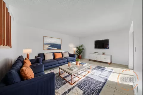 318 Woodland, Palm Springs, FL 33461