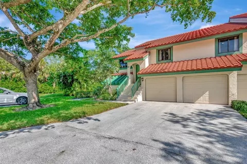 18 Lexington Ln W #E, Palm Beach Gardens, FL 33418