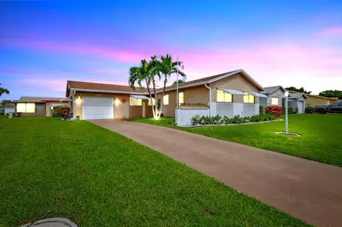 6393 Summer Sky Ln, Greenacres, FL 33463