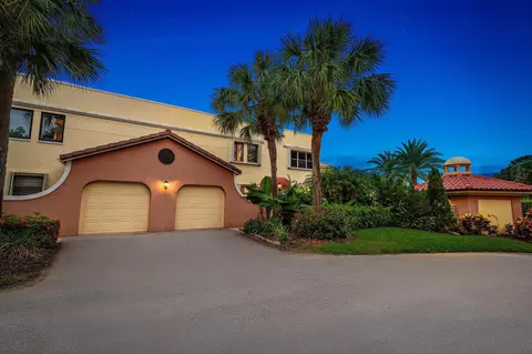 54 Uno Lago Dr, Juno Beach, FL 33408
