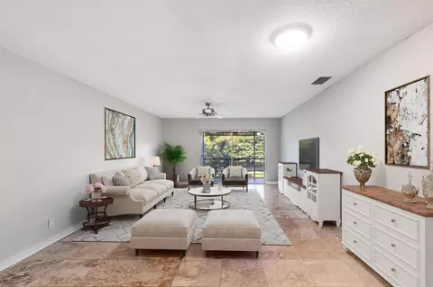 10693 N Military Trl #8, Palm Beach Gardens, FL 33410