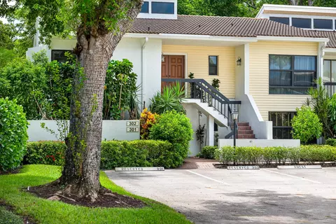 6878 Willow Wood Dr #302, Boca Raton, FL 33434