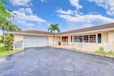 86 W Coconut Dr, Lake Worth, FL 33467