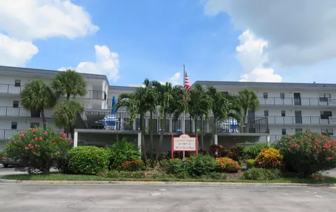 9233 SW 8th St #122, Boca Raton, FL 33428