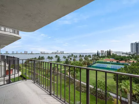 801 Lake Shore Dr #618, Lake Park, FL 33403