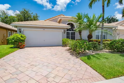 5915 Royal Isles Blvd, Boynton Beach, FL 33437