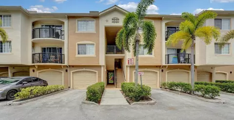 400 Crestwood Ct N #408, Royal Palm Beach, FL 33411