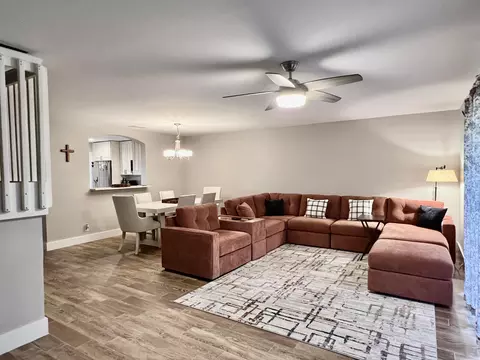 4700 Pinemore Ln, Lake Worth, FL 33463