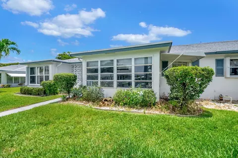 1215 S Drive Way #B, Delray Beach, FL 33445