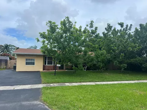 12044 Dolphin Dr, Palm Beach Gardens, FL 33410