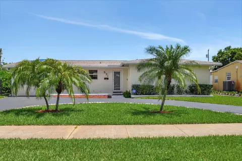 831 Evergreen Dr, Lake Park, FL 33403