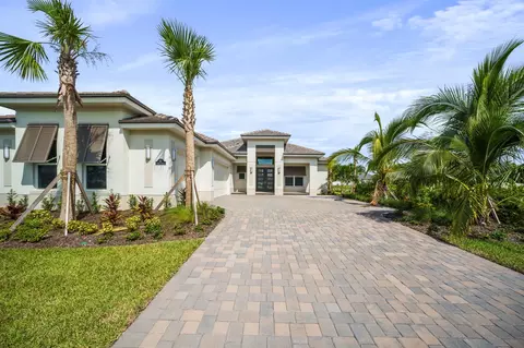 135 Strand Dr, Vero Beach, FL 32963