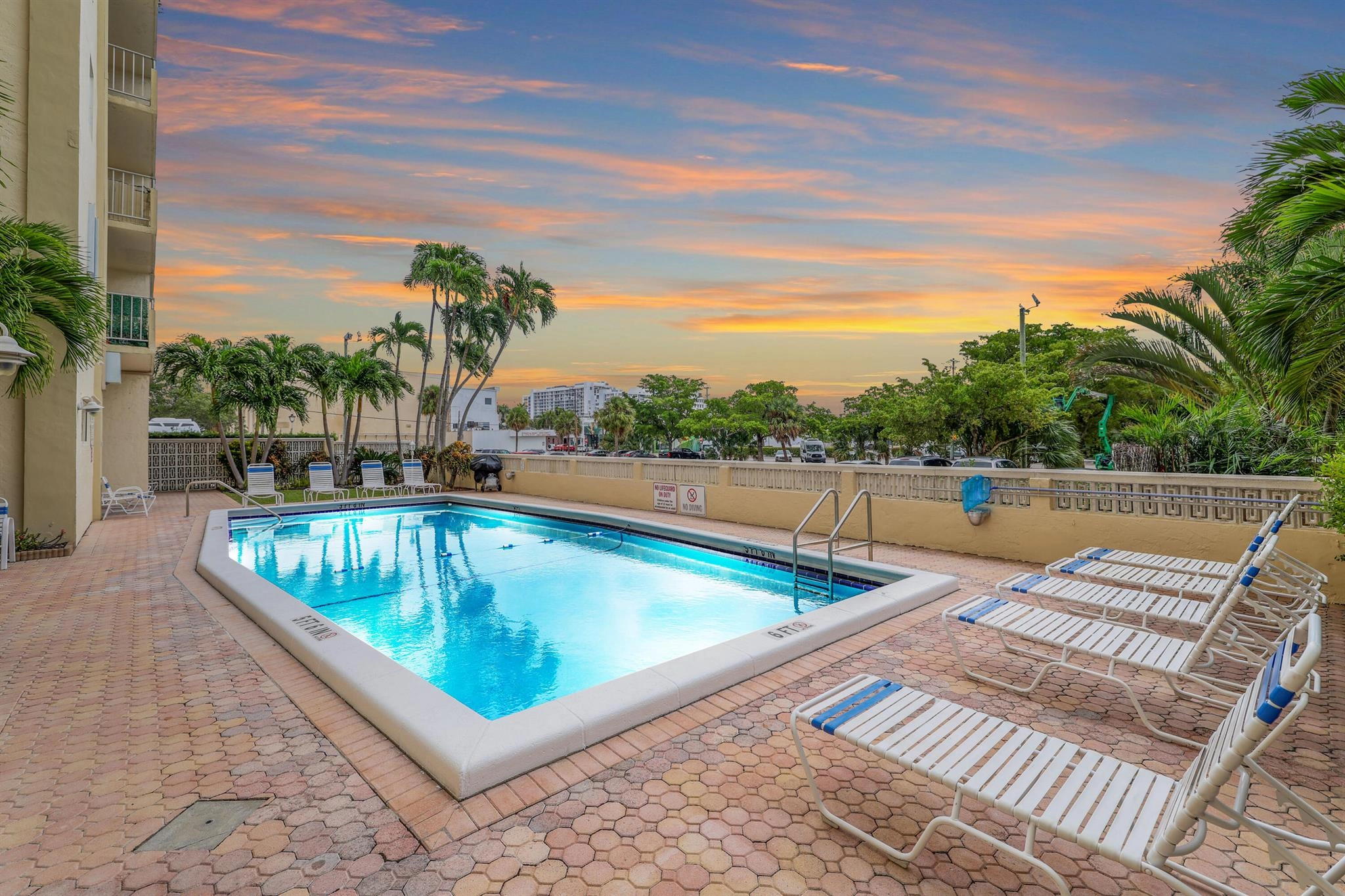 900 NE 18th Ave Unit 402  