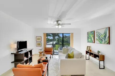 616 Sea Pine Way #D2, Greenacres, FL 33415