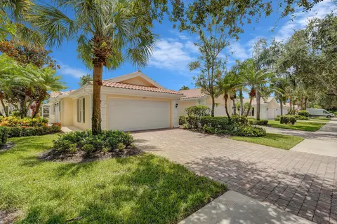 653 Hudson Bay Dr, Palm Beach Gardens, FL 33410