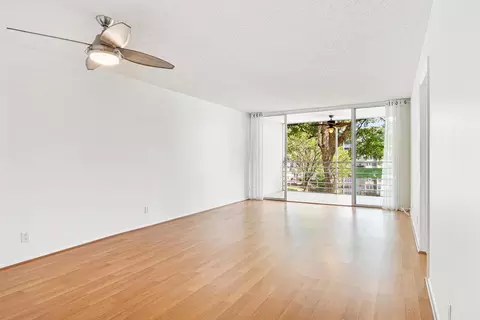 9325 Lagoon Pl #207, Davie, FL 33324