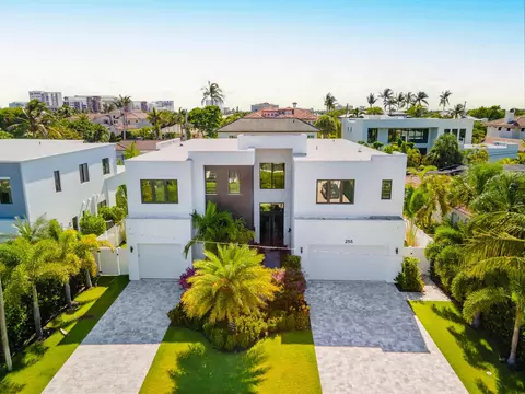 255 NE Spanish Ct, Boca Raton, FL 33432