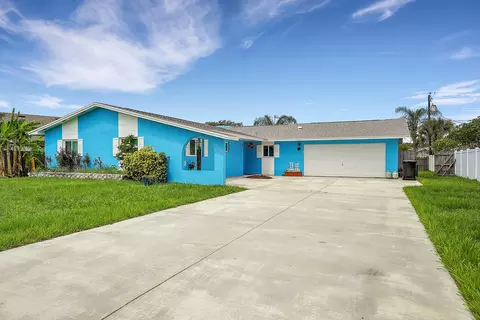 2366 SE Corsica Rd, Port Saint Lucie, FL 34952