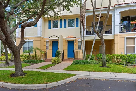 3195 N Oasis Dr, Boynton Beach, FL 33426