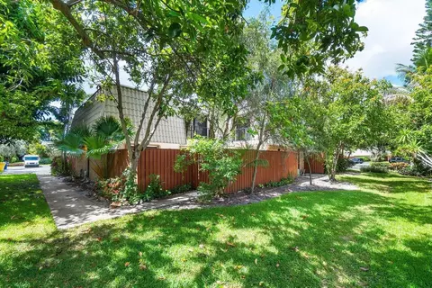 1700 Embassy Dr #302, West Palm Beach, FL 33401