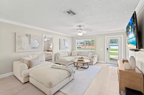3360 Pinehurst Dr, Lake Worth, FL 33467