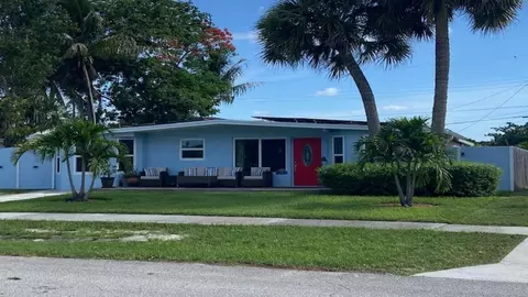 636 Hibiscus Dr, Royal Palm Beach, FL 33411