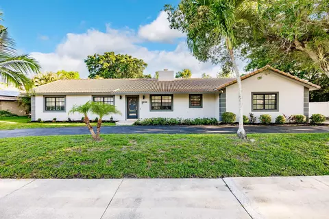 8690 Gatehouse Rd, Plantation, FL 33324